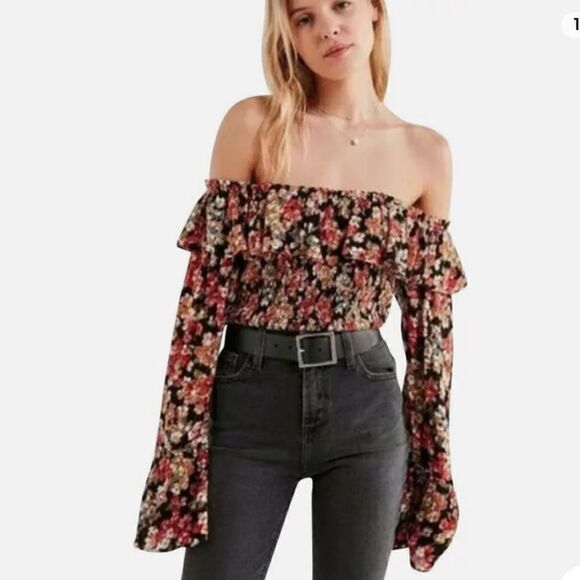 NWT Urban Outfitters “Kimchi Blue” Long Sleeve Floral Crop Top Blouse - Picture 2 of 11